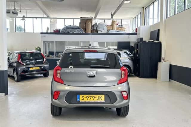 Kia Picanto (2023) thumbnail 4