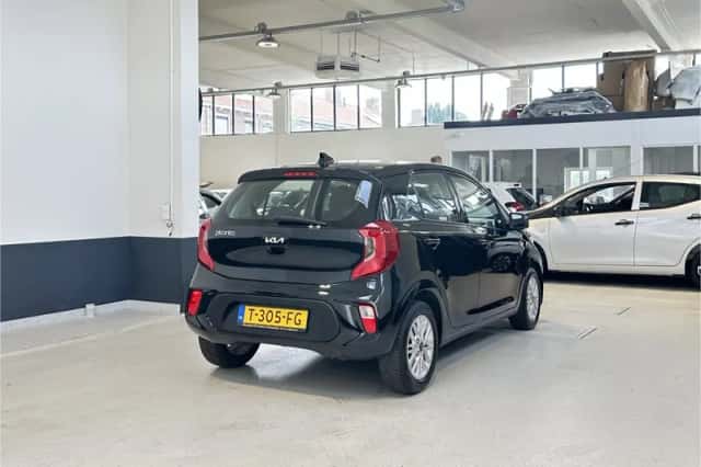 Kia Picanto (2023) thumbnail 3