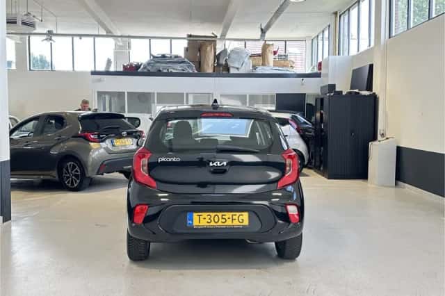 Kia Picanto (2023) thumbnail 4
