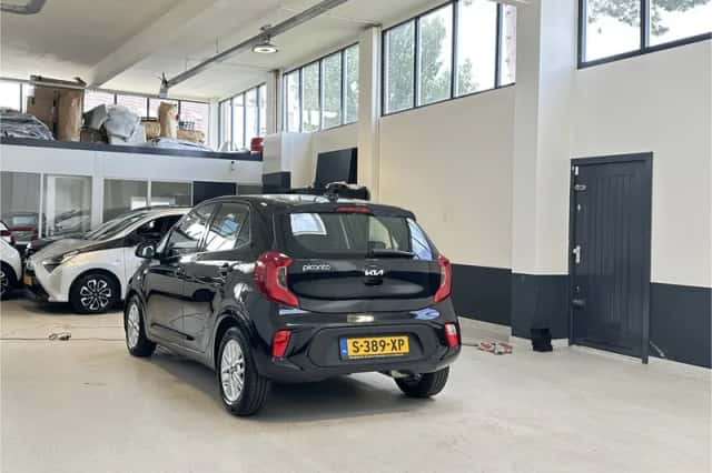 Kia Picanto (2023) thumbnail 3