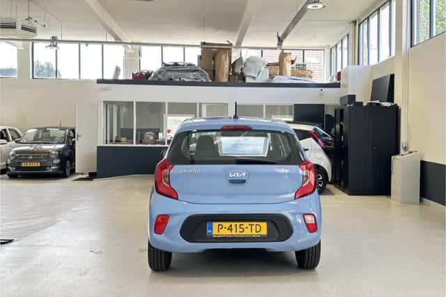 Kia Picanto (2022) thumbnail 4