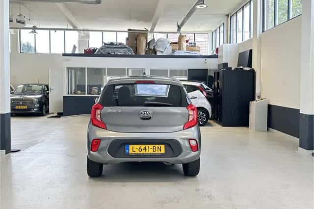 Kia Picanto (2021) thumbnail 4