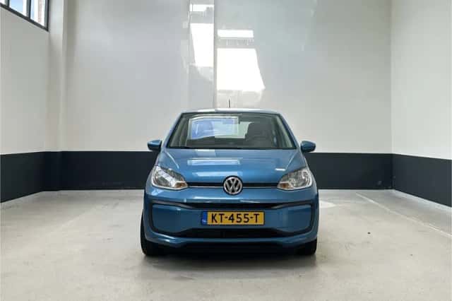 Volkswagen Up! (2017) thumbnail 3