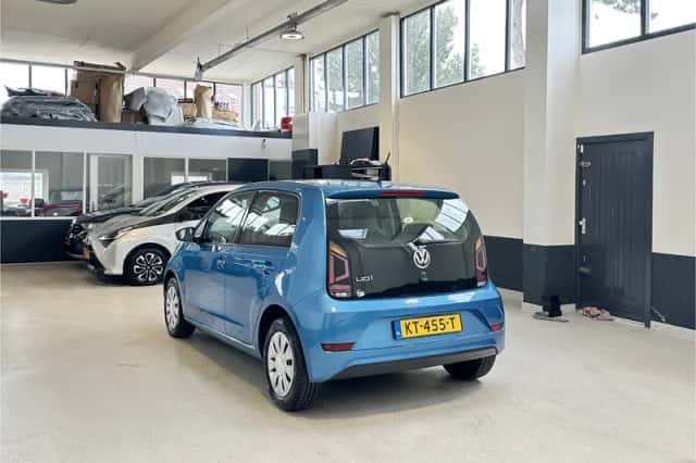 Volkswagen Up! (2017) thumbnail 5