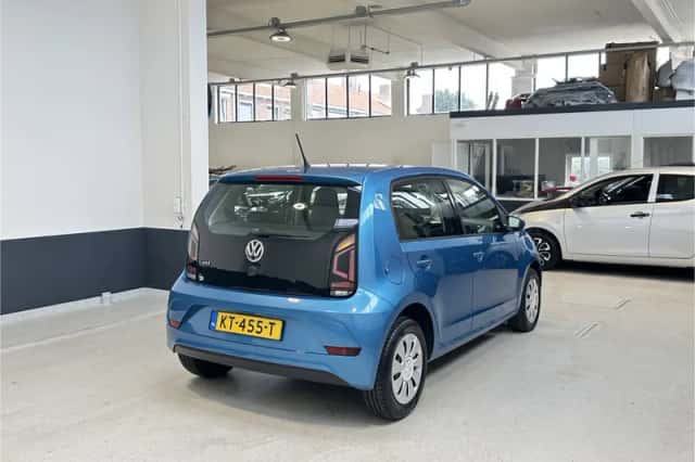 Volkswagen Up! (2017) thumbnail 6