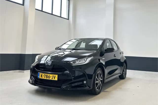Toyota Yaris (2021) thumbnail 2