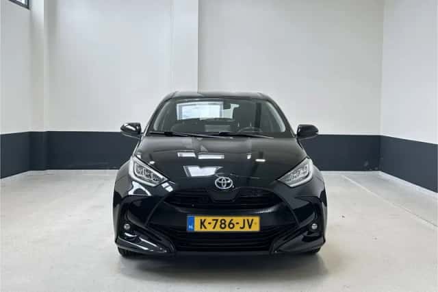 Toyota Yaris (2021) thumbnail 3