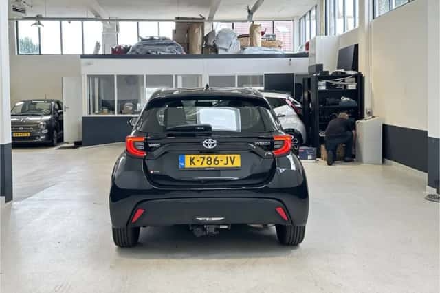 Toyota Yaris (2021) thumbnail 4