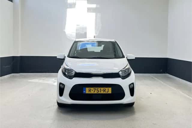 Kia Picanto (2022) thumbnail 3