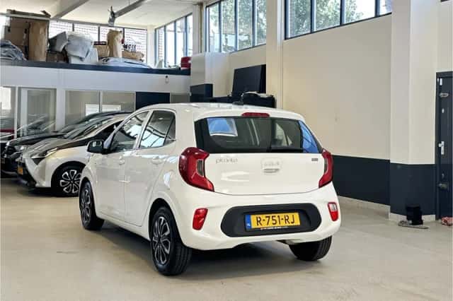 Kia Picanto (2022) thumbnail 4