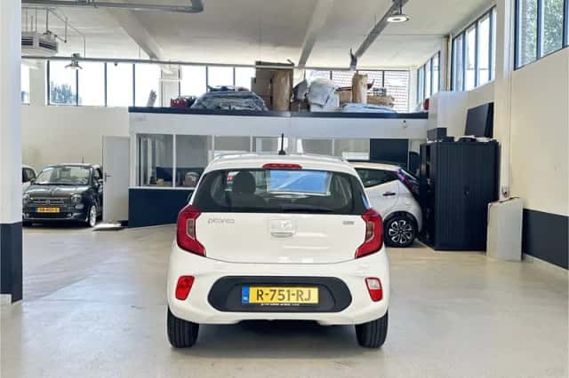 Kia Picanto (2022) thumbnail 5