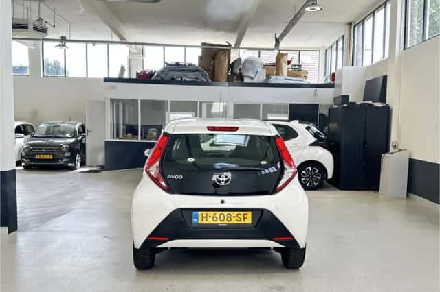 Toyota Aygo (2020) thumbnail 4