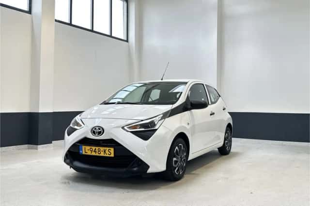 Toyota Aygo (2021) thumbnail 2