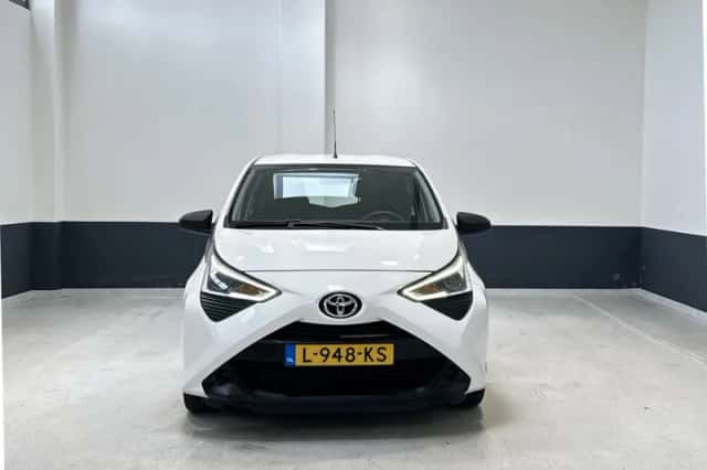 Toyota Aygo (2021) thumbnail 3
