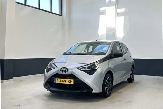 Toyota Aygo (2022) thumbnail 2