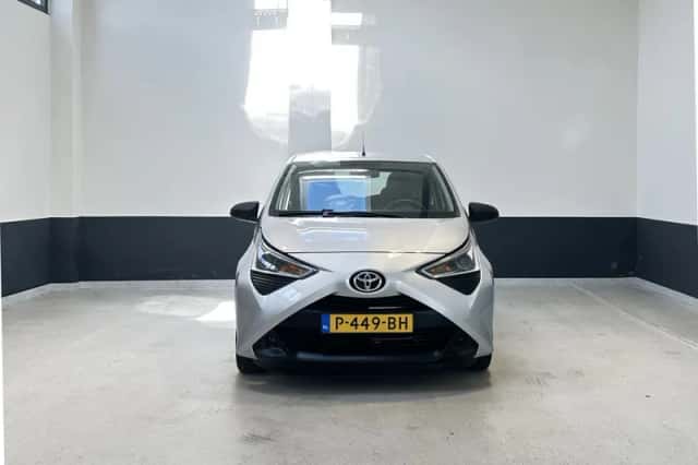 Toyota Aygo (2022) thumbnail 3