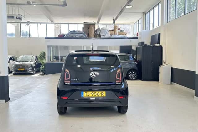 Volkswagen E-Up! (2018) thumbnail 4