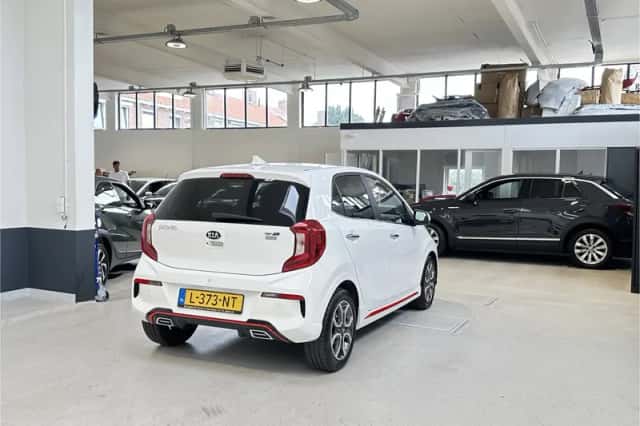 Kia Picanto (2021) thumbnail 5