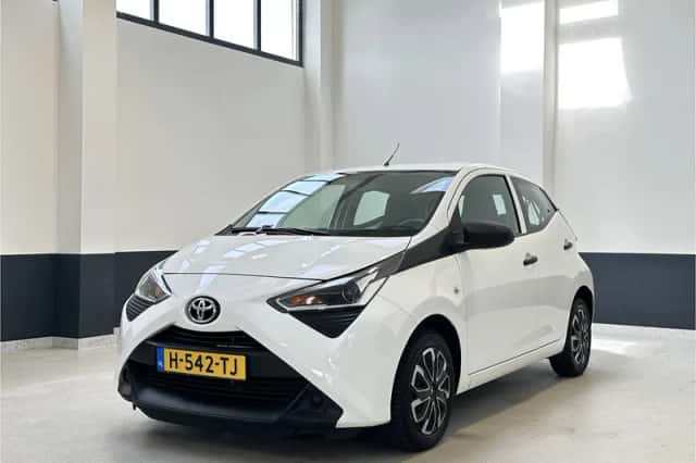 Toyota Aygo (2020) thumbnail 2