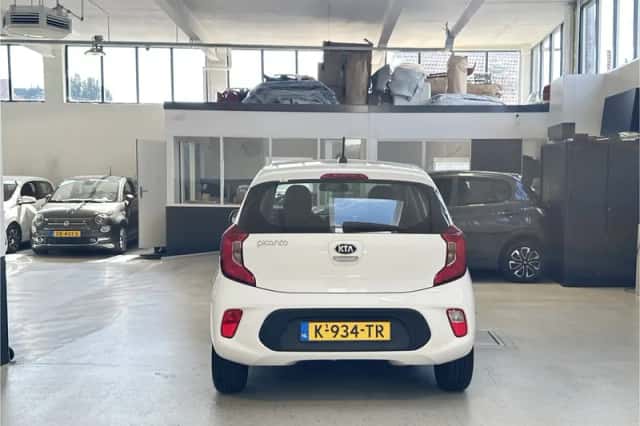 Kia Picanto (2021) thumbnail 4