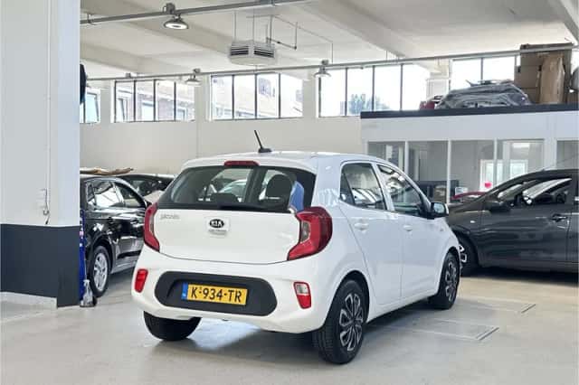 Kia Picanto (2021) thumbnail 5