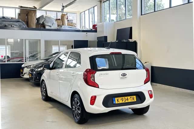 Kia Picanto (2021) thumbnail 6