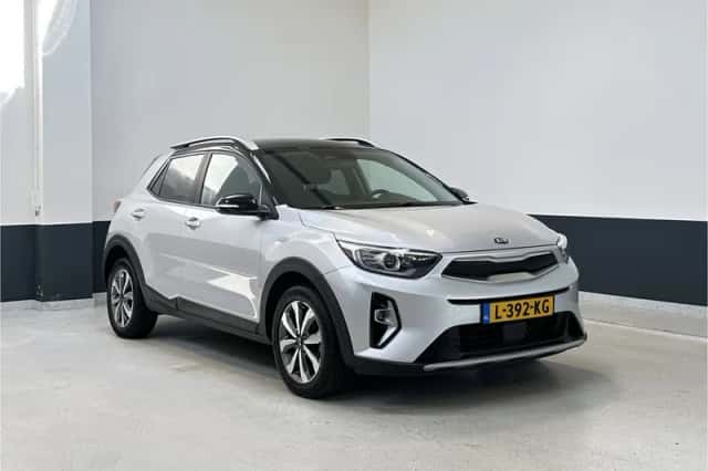Kia Stonic (2021) thumbnail 1