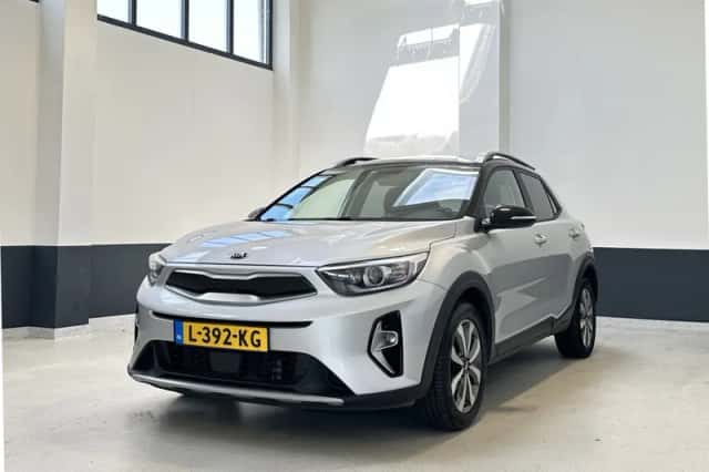Kia Stonic (2021) thumbnail 2