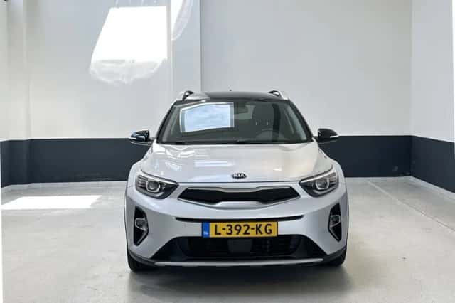 Kia Stonic (2021) thumbnail 3