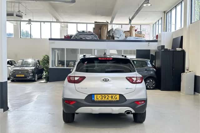 Kia Stonic (2021) thumbnail 4