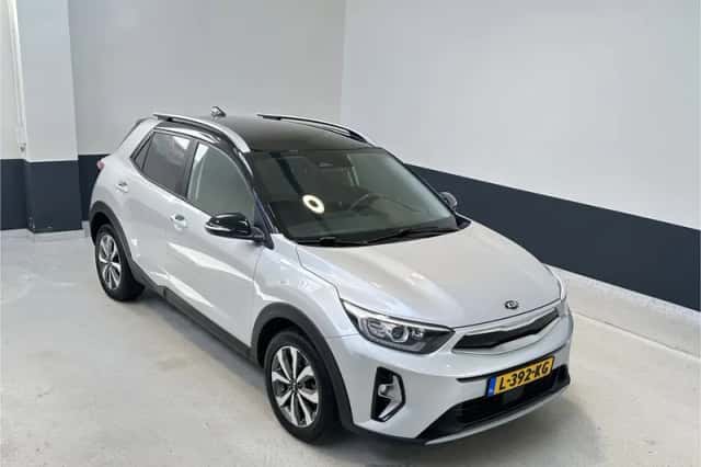 Kia Stonic (2021) thumbnail 5