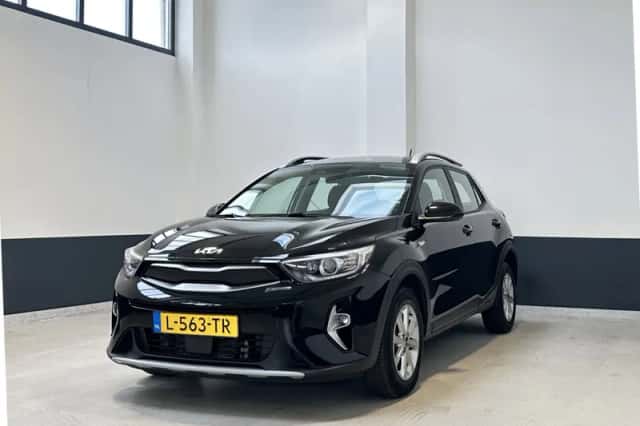 Kia Stonic (2021) thumbnail 2