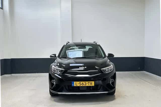 Kia Stonic (2021) thumbnail 3