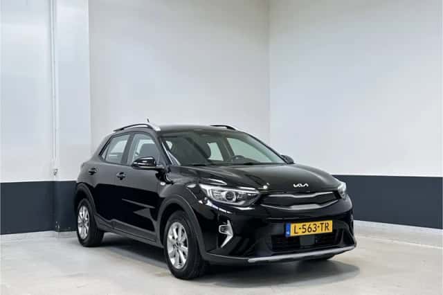 Kia Stonic (2021) thumbnail 4