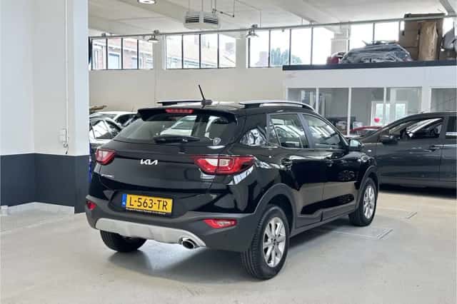 Kia Stonic (2021) thumbnail 5