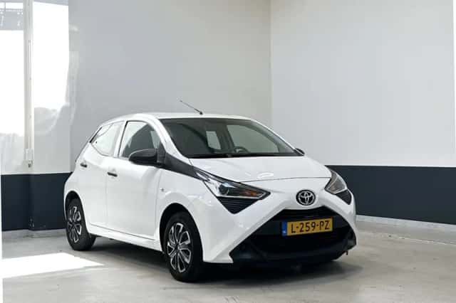Toyota Aygo (2021) thumbnail 1