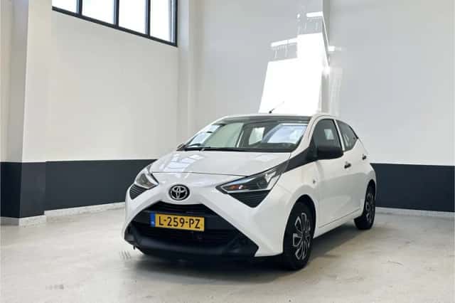 Toyota Aygo (2021) thumbnail 2