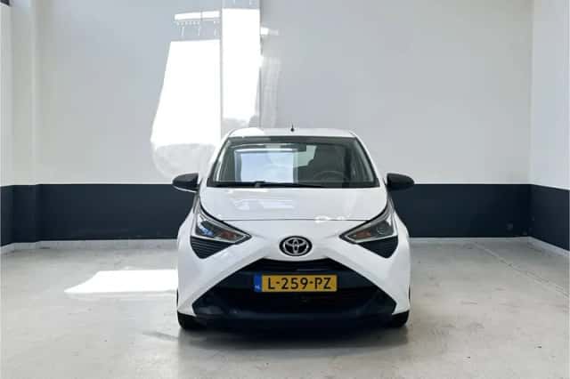 Toyota Aygo (2021) thumbnail 3