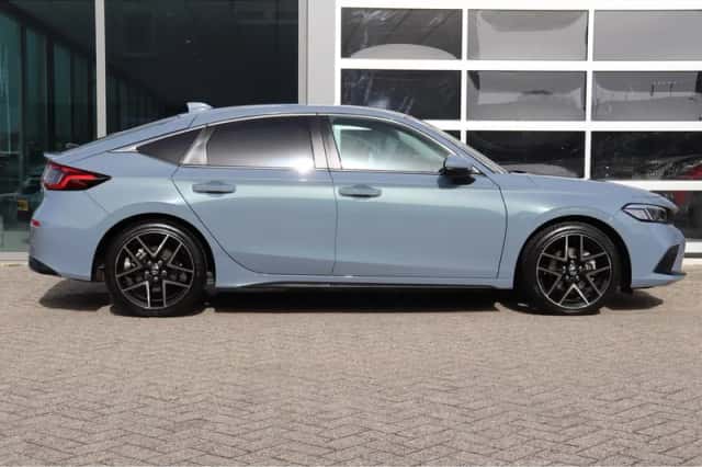 Honda Civic (2024) thumbnail 3