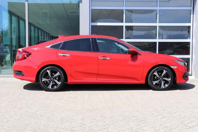 Honda Civic (2020) thumbnail 3