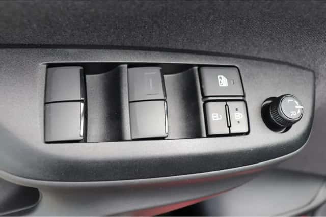 Mazda 2 Hybrid (2025) thumbnail 5