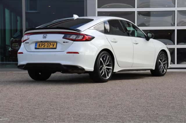 Honda Civic (2022) thumbnail 4