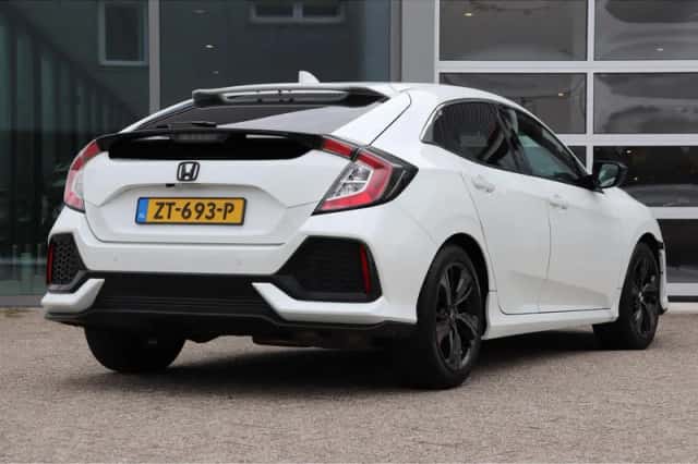 Honda Civic (2018) thumbnail 2