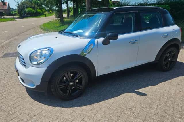 MINI Countryman (2011) thumbnail 1