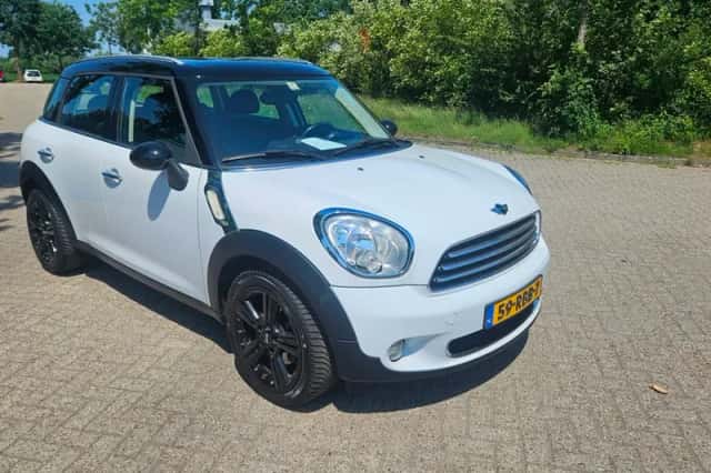 MINI Countryman (2011) thumbnail 2