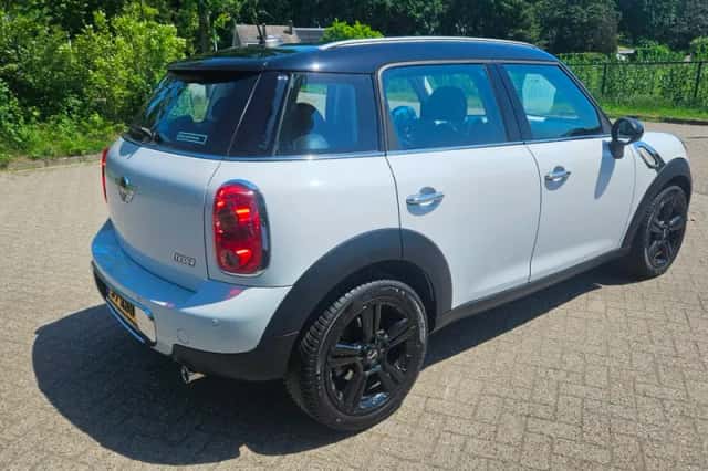 MINI Countryman (2011) thumbnail 3
