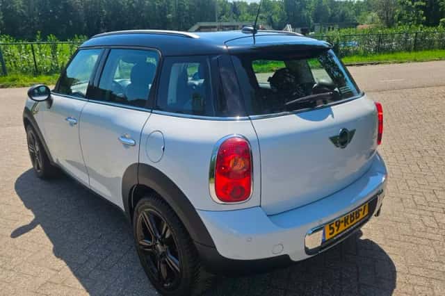 MINI Countryman (2011) thumbnail 4