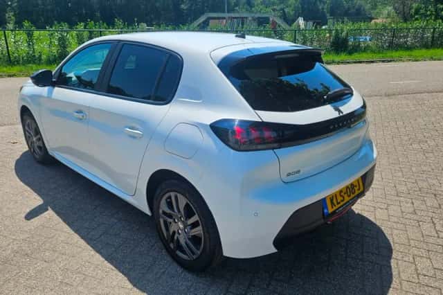 Peugeot 208 (2022) thumbnail 4