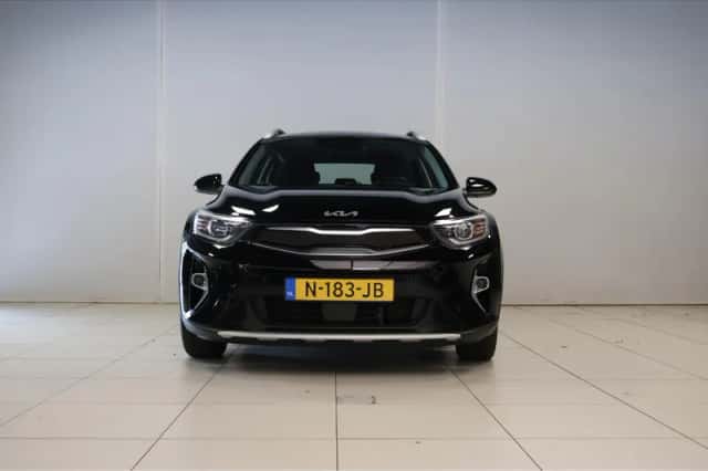 Kia Stonic (2021) thumbnail 3