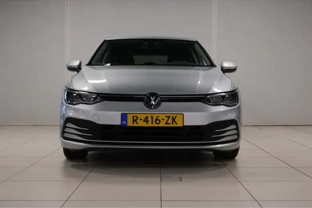 Volkswagen Golf (2023) thumbnail 3